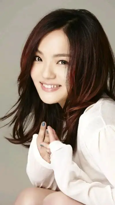 祖籍四川省简阳县,中国台湾流行乐女歌手,词曲创作人,毕业于 a target