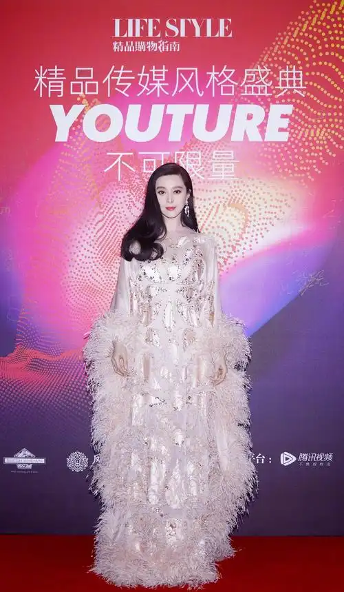 范冰冰此前复出的势头就非常强势,在不久前她还参加了多场时尚盛典,身