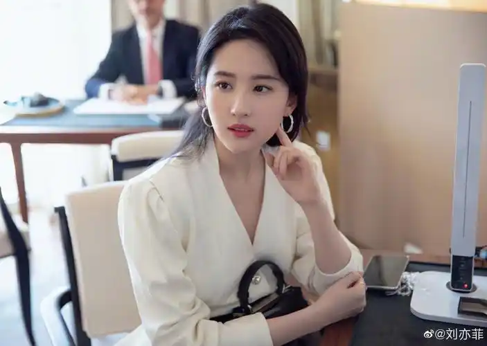 刘亦菲江疏影凭借极致纯白尽显神仙本色