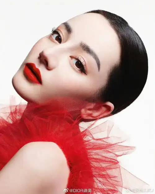 dior全球彩妆广告    化妆:张进  #迪丽热巴迪奥全球彩妆及香氛代言人