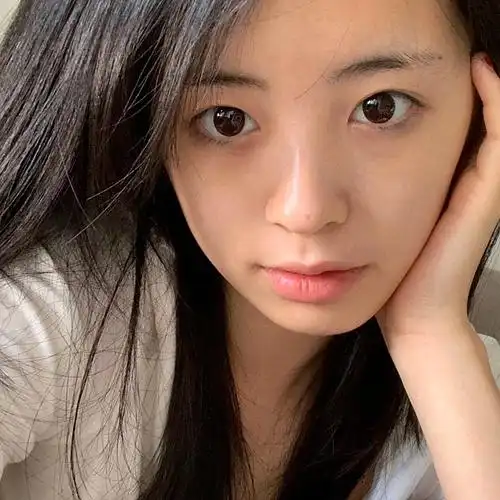 很大胆的放上了我的毫无修饰的素颜照!