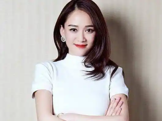 她是霍建华绯闻女友,曾遭封杀多年,如今39岁却美如少女!