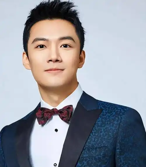 央视著名主持人张韬:一路走来有艰辛,他是亲人眼里的"暖男"_北京广播