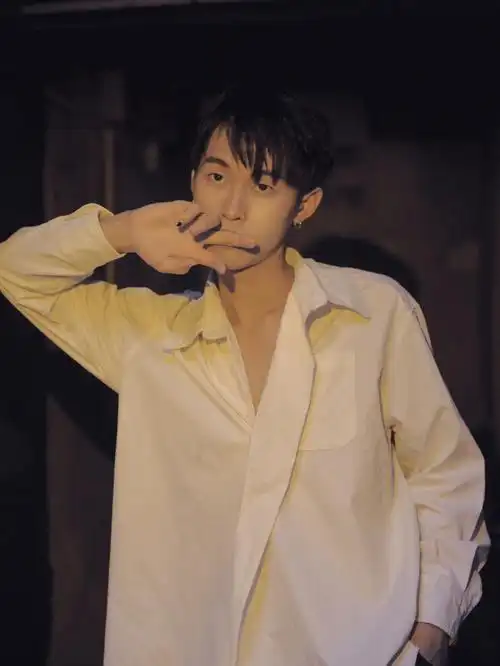 拍的一组复古男生照片