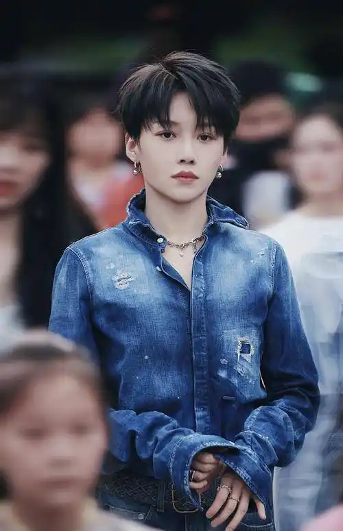 刘雨昕的短发造型,为何这么飒酷,又这么撩人?_女人_下图_服饰