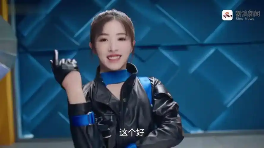 小花@张含韵 居然和我玩的qq飞车手游合作了