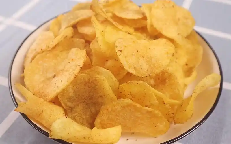 家庭炸薯片的做法,教你2个小窍门,香酥薄脆,比买的好吃又健康