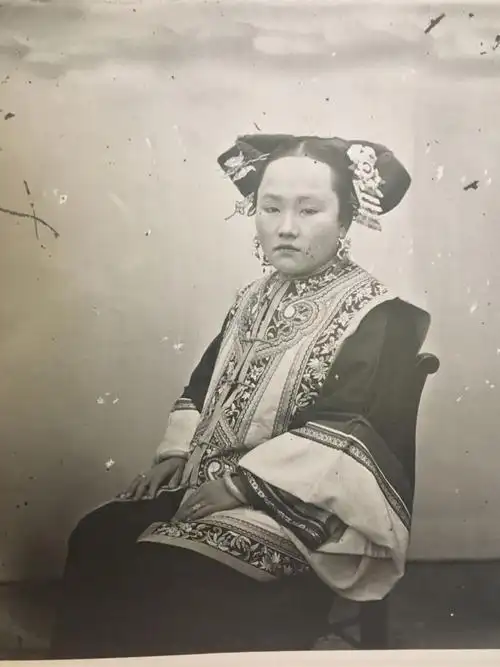 看到清代的老照片,为什么上面妃子都那么丑?难道真的是审美差异