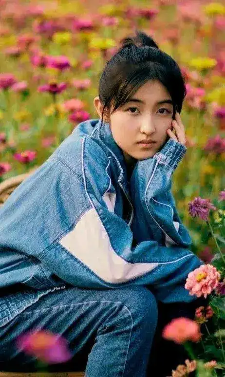 张子枫人美心善而且演技还特别好祝愿她能在娱乐圈顺风顺水