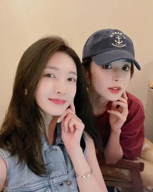 古力娜扎和江疏影合影