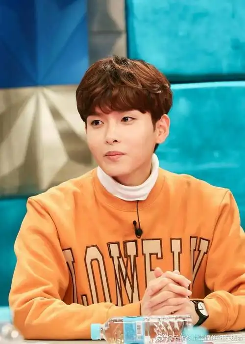 金厉旭还是该组合中国分队的成员,可以说他是组合中参加综艺最少的