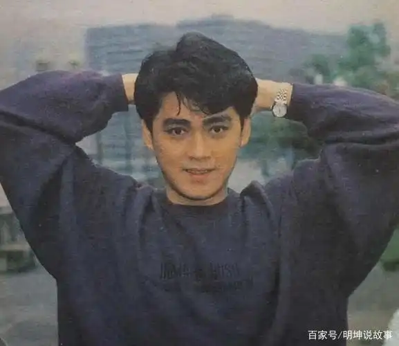 香港的演艺界有许多谦虚,稳重的男士,而汤镇宗正是这样一位.