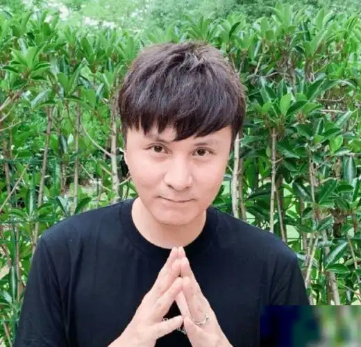 东方卫视主持人集体出乱子了朱桢只是开胃菜这是在杀鸡儆猴