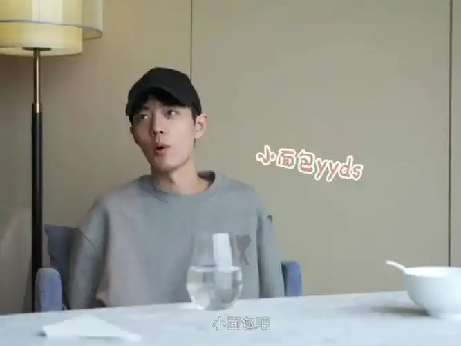 【肖战超话】  那些年与小面包难舍难分的@x玖少年团肖战daytoy