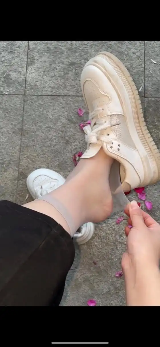 太热了,脚心全是汗#丝袜