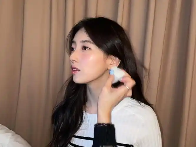 裴秀智超话【instagram】#guessxsuzy#240119 skuukzky ins更新