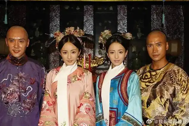 杨幂宫锁心玉时期旧照##杨幂佟丽娅早期合照