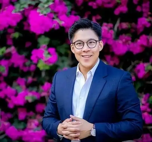 回顾朱玲玲的烦恼二儿子霍启山至今未婚小儿子霍启仁游戏人间