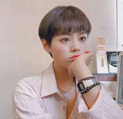 2018流行锅盖头女士短发了解一下