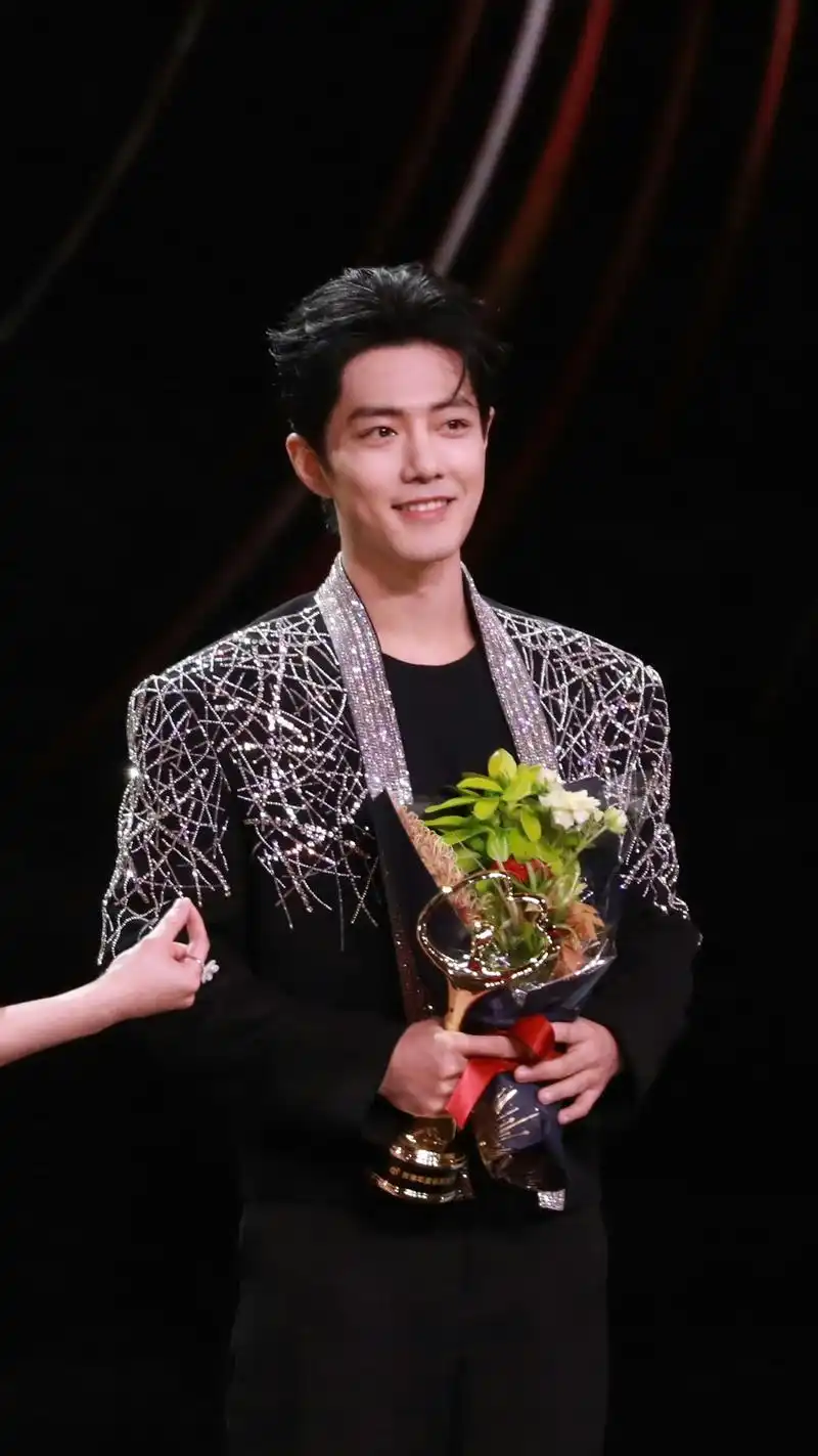 肖战微博之夜 正闪帅