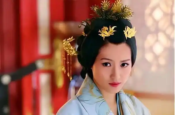 汉宣帝三年,皇后许平君有孕在身,却在分娩之际,被