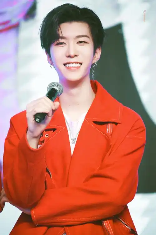 生日快乐#0615戴尔17岁的最后一天92和适合红色的你@范丞丞adam0616