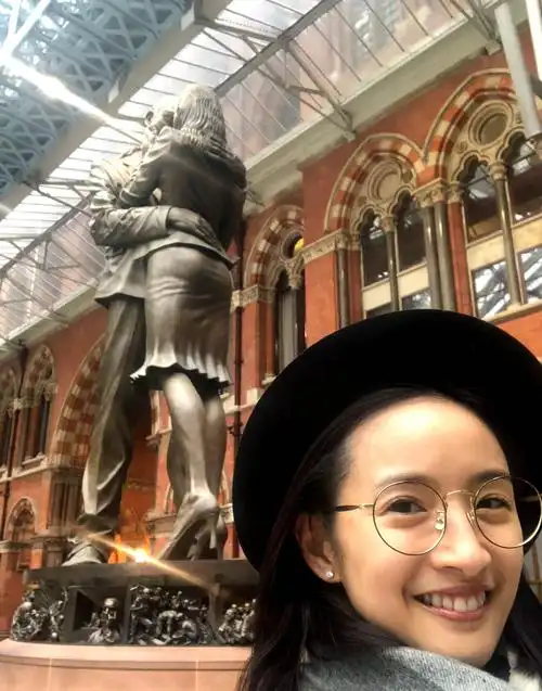 林依晨伦敦会旧友 素颜皮肤白嫩不输外国人