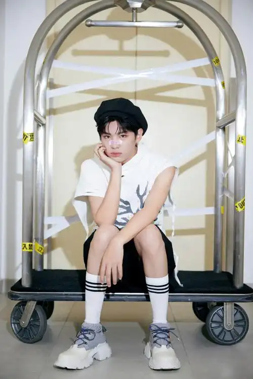 黄明昊超话天气9715,心情7715#罗蒙环球乐园#星动一夏look先