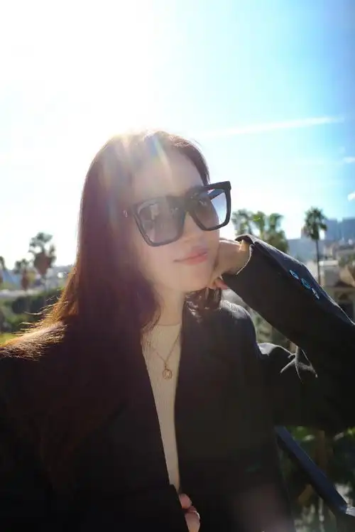 刘亦菲立脚自拍##刘亦菲的腿好抢眼