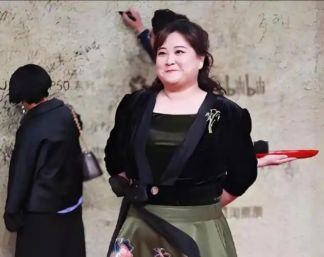 瘦了后贾玲没什么笑容,她胖的时候多开心啊,笑口常开