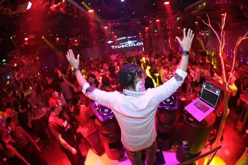 本色酒吧加盟费多少