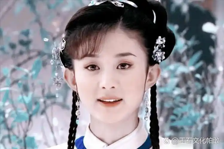 正如资深演员黄渤所言,演艺圈的人情冷暖变化无常,而赵丽颖的经历则是