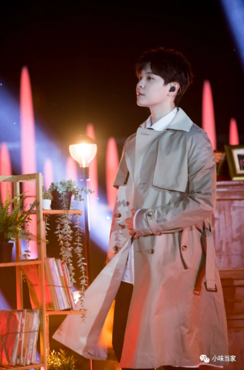 尤长靖长胖前清新少年十足身材挺拔穿啥都好看粉丝快瘦回去