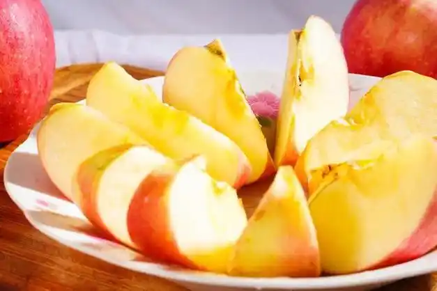 高原红富士皮薄如纸脆甜多汁让你久违的苹果味重现