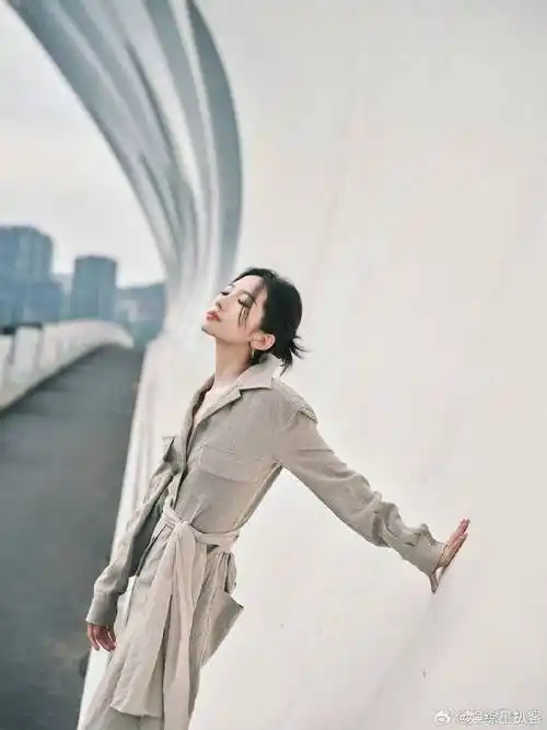 孟美岐光脚唱归途有风