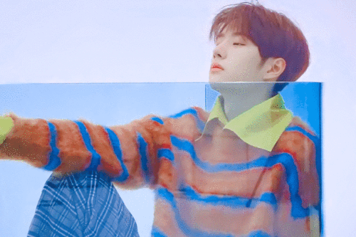 时尚芭莎九月下别册拍摄花絮 截修 @uniq-王一博真的好好看哦 cr:白日