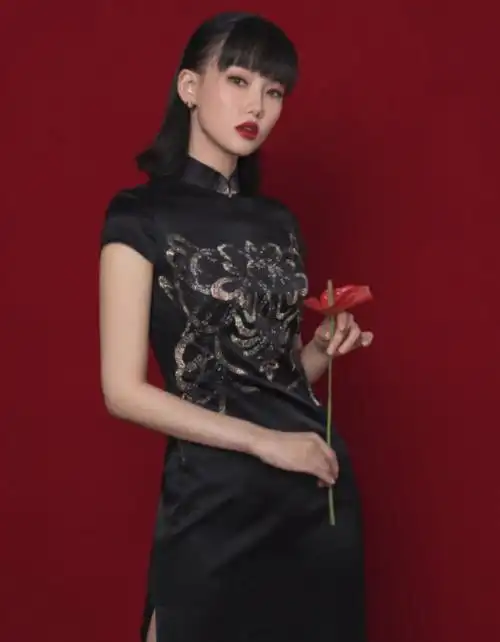 不懂黄龄为何那么美看到她妈妈的时尚大片后秒懂其中缘由