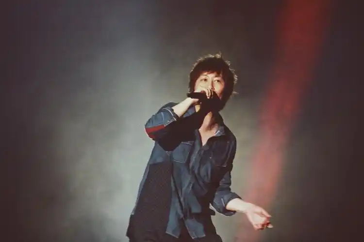 关注  五月天 陈信宏