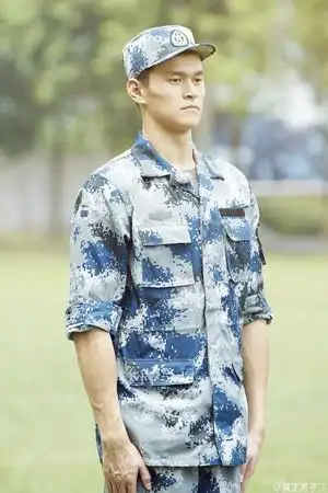 (翻摄自杨幂,《真正男子汉》,《新浪娱乐》微博)