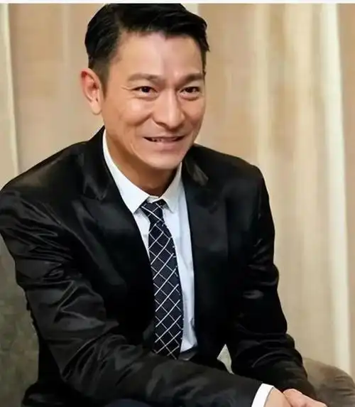 刘德华二胎传闻引热议,63岁天王四字辟谣,网友:还没到时候!