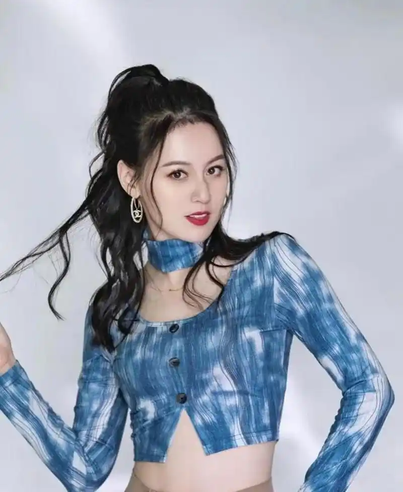 80 后 女歌手—唐艺  唐艺,1983年10月2日出生于湖南,中国内地女歌手