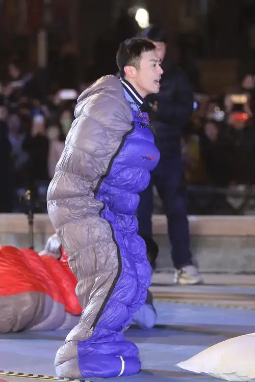 朱亚文《奔跑吧》上演熬夜挑战 撕名牌首次来袭