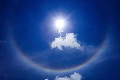 夜空,月亮插画女孩,衣服,天使,圣诞节日食灵光广西北流,惊现七彩光环