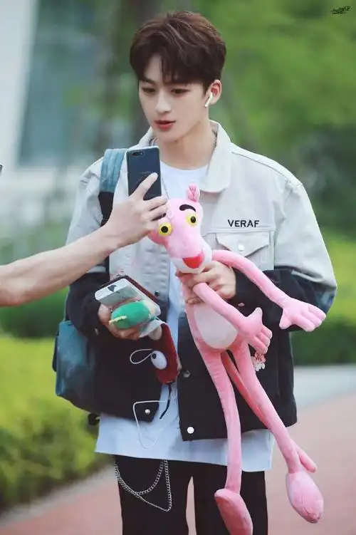 如何评价《创造营2019》的何洛洛?