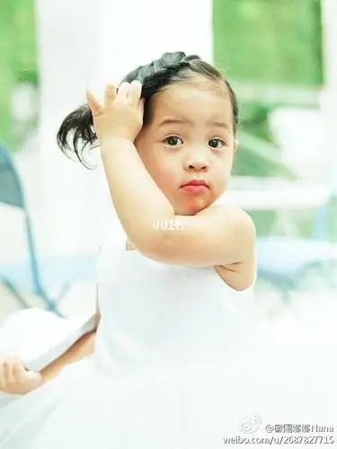 欧阳娜娜小时候