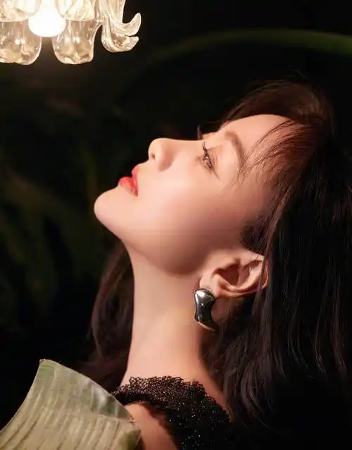 明星杨蓉写真合集:端庄秀丽,温婉迷人!