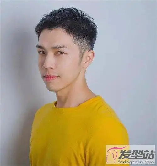 com/faxingdaquan/ target=_blank class=infotextkey>发型 /a>铲两边