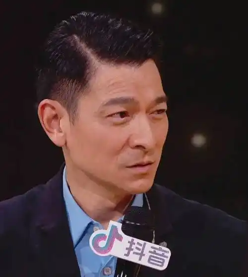 刘德华出道四十年直播,关闭刷礼物功能,与马东畅聊揭秘红的原因_反思