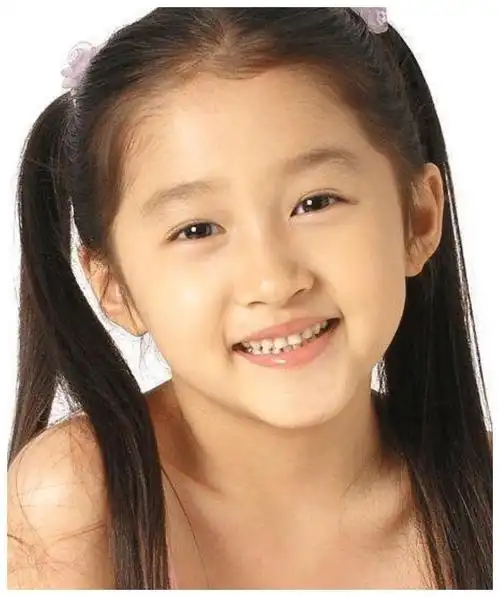 女大十八变关晓彤在微博晒出童年照小编觉得是一变与一不变