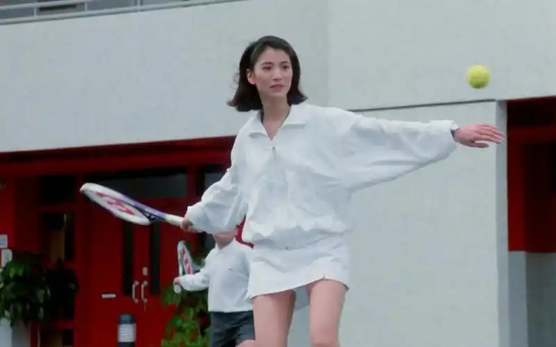 袁咏仪在这部片子中清秀靓丽打球的样子太美了每帧都是一幅画